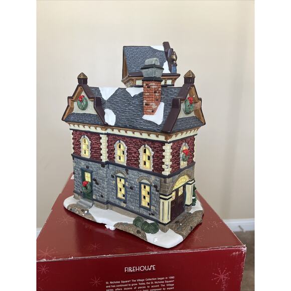 St Nicholas Square Christmas Village Firehouse 2003 in Original Box No light - Picture 3 of 7